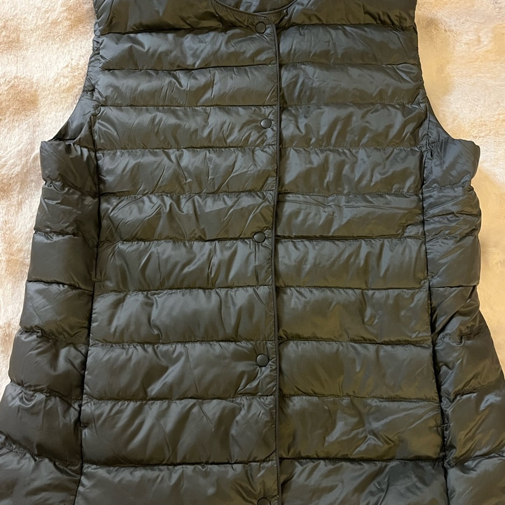 Uniqlo Women's Dark Gray Puffer Vest